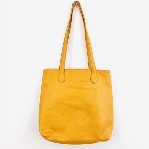 Universal Thread Tote In Faux Leather! Classic Design W/ Pockets! Soft & Yummy! - Picture 7 of 9